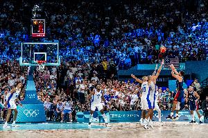 詹姆斯談金色匕首：庫里根本沒(méi)看到筐 那是晚安時(shí)間&所有人該睡了