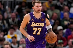 各種掄冒煙！東契奇兩戰合計砍下78分&命中率48.8% 一共36罰31中