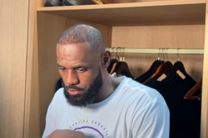 詹姆斯：盧卡吸引防守我可以向后移動(dòng)?球傳過(guò)來(lái)我可以利用多打少