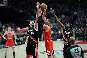 最強形態(tài)黯然失色！克林根暴搶生涯新高21板 17分創(chuàng  )個(gè)人賽季新高