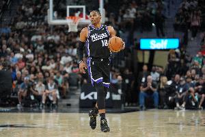 表現積極！威少半場(chǎng)5中2拿到5分5板3助2斷