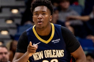 新秀賽季31分鐘砍30分9板4助2斷2帽！奎因比肩文班 史上僅此二人