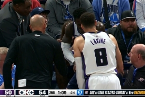 視覺(jué)張力拉滿(mǎn)！德羅贊單臂戰斧扣飛 施羅德救球踢翻技術(shù)臺電腦