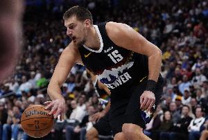 視野開(kāi)闊！約基奇中線(xiàn)長(cháng)甩助攻沃特森打進(jìn)壓哨球