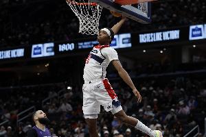 不防守了？庫利巴利正面持球直接加速過(guò)掉蘭德?tīng)?上演滑翔劈扣