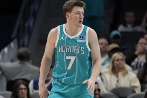 ??克尼佩爾生涯前15戰已投進(jìn)50+三分 NBA歷史最快