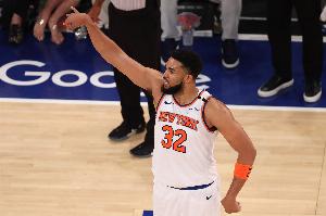 瘋狂打鐵！尼克斯半場(chǎng)全隊三分21投3中 麥克布萊德6中0&唐斯3中0