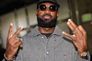 傳奇繼續！征戰23個(gè)賽季歷史首人 詹姆斯更新社媒曬照：????