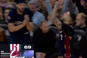 外線(xiàn)開(kāi)炮！朗佐·鮑爾三分轟進(jìn) 幫助騎士縮小分差打?；鸺? >
                                        </div>
                                    </div>
                                                                        <div   id=