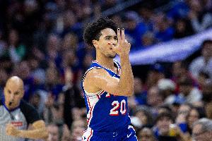 破荒！麥凱恩中投得手興奮慶祝 拿到自己本賽季首分