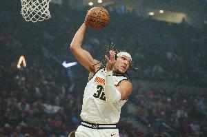 場(chǎng)均20.3分！今天掘金戰鵜鶘 阿隆·戈登因傷病管理降為出戰成疑