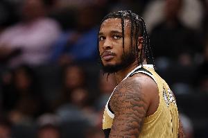 沖擊力可以！惠特摩爾8中5拿到13分6板2助1帽