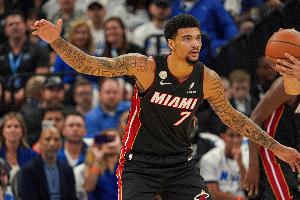 搶16板！阿德巴約：韋爾終于開(kāi)竅了 我和他聊過(guò)他卸下了不少壓力