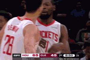 申京勾手打進(jìn)興奮和杜蘭特壯胸慶祝 后者沒(méi)準備好被撞一趔趄??