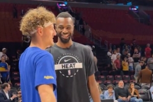 小兄弟會(huì )來(lái)事兒！波杰姆斯基賽前找到前隊友維金斯 兩人擁抱寒暄