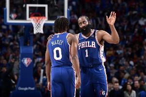 馬克西：哈登在76人犧牲很大 他來(lái)的第一天就一直鼓勵我打出風(fēng)格