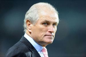 卡爾德?。翰幌Ｍ蜀R變?yōu)橛邢薰?，若伯納烏翻新超預算應解釋