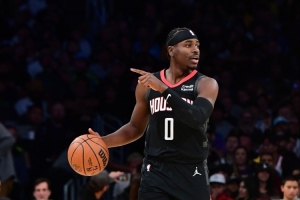 媒體人：火箭替補席確實(shí)沒(méi)幾個(gè)正常人了 得虧末節有霍勒迪和申京