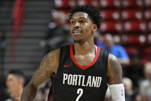 鐵了鐵了！新秀樂(lè )福半場(chǎng)6中0&三分4中0靠罰球得1分 另有3板1助