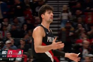 阿夫迪亞上籃被圍堵失誤 斯普利特暴怒吃T！教練生涯首記！