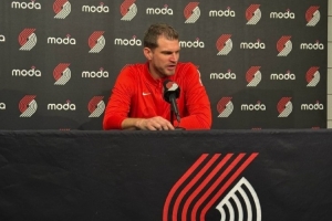 斯普利特談被絕殺：有說(shuō)過(guò)不給三分&不要協(xié)防 但有人犯了錯誤