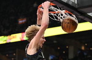 一飛沖天！迪克搶斷反擊一條龍 起飛滑翔單臂劈扣