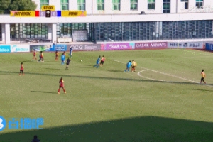 武漢女足開(kāi)場(chǎng)7分鐘領(lǐng)先！王霜中路起腳破門(mén)，宋菲傳中助攻