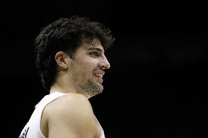 大腿！阿夫迪亞半場(chǎng)10中5得12分3板2斷 7次助攻暫為球隊最高