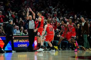 單賽季兩次最后5秒完成三分絕殺 武切維奇是近20年首位做到的中鋒