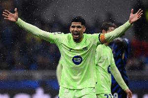 記者：阿勞霍今日回到巴塞羅那，直接前往甘伯體育城參加訓練