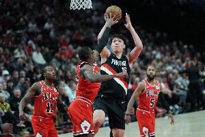 ??還得練??！楊瀚森出戰7分56秒 4中1拿2分2板1助 下半場(chǎng)略迷失