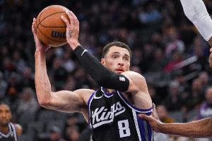 烏龍！美記稱(chēng)拉文將替補出戰 官方首發(fā)名單發(fā)布他仍在其中