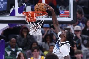 根本停不下來(lái)！里德半場(chǎng)13中9&三分7中4砍23分 第二節獨攬18分