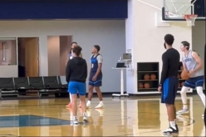 差點(diǎn)忘了還有你！雷霆隊記曬出肯里奇今日參加投籃訓練視頻