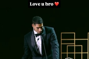 好基友！姆巴佩社媒祝賀阿什拉夫當選非洲足球先生：非洲之王！