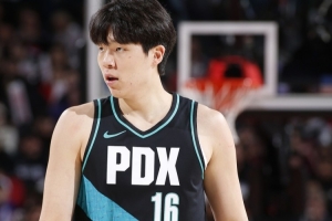 機會(huì )來(lái)啦！拓記：楊瀚森今日有望獲得顯著(zhù)增加的出場(chǎng)時(shí)間！