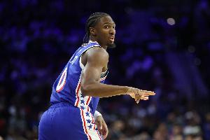 黃雀在后！馬克西追防奎克利 起身大帽扇飛后者投籃