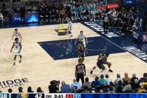 這純蒙進(jìn)的！西卡面對迪亞巴特 不調整翻身壓哨打板長(cháng)兩分！