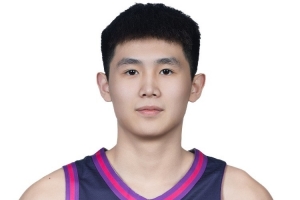 李?lèi)傊蓿河忻栏吆蚇CAA球隊找過(guò)我 但我覺(jué)得美國高中強度不如CBA高