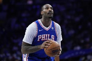 癡漢！德拉蒙德半場(chǎng)搶下9板另有4分 其中4前場(chǎng)板