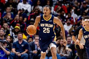 攻防出色！墨菲半場(chǎng)6中4拿到13分3斷1帽