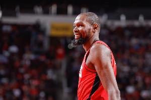 能殺傷！杜蘭特9中3拿到半場(chǎng)最高13分 罰球6中6