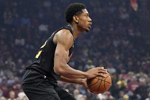 還是你穩定！亨特半場(chǎng)5中4&三分4中3拿全隊最高11分 另有3板