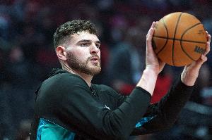 太能搶了！克林根75個(gè)前場(chǎng)板領(lǐng)跑聯(lián)盟 此役過(guò)后大幅提升領(lǐng)先優(yōu)勢