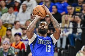 下半場(chǎng)機會(huì )少！馬紹爾11中7&三分5中3拿到23分5板 上半場(chǎng)19分