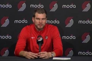 斯普利特：對手連中鋒都能投三分 用小陣容無(wú)限換防又會(huì )丟籃板