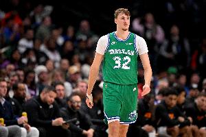 Shams：弗拉格過(guò)去48小時(shí)一直身體不適 拇指和肩膀也一直有傷