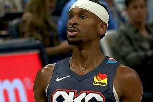 這怎么防？！亞歷山大突破對抗克利福德 隨手一拋打板命中2+1！