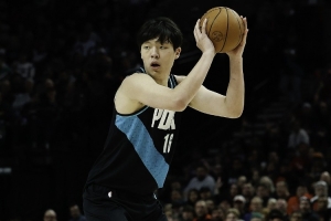 拓記：楊瀚森至少是球隊的可行選擇 傷病頻發(fā)時(shí)需要他出場(chǎng)來(lái)組織