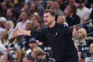 斯普利特：我不喜歡只盯著(zhù)一個(gè)回合就說(shuō)事 對手投進(jìn)了21個(gè)三分球